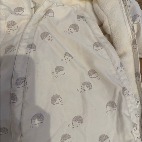 H&M Cream Baby Snowsuit with Hedgehog Pattern - Picture 2 of 7